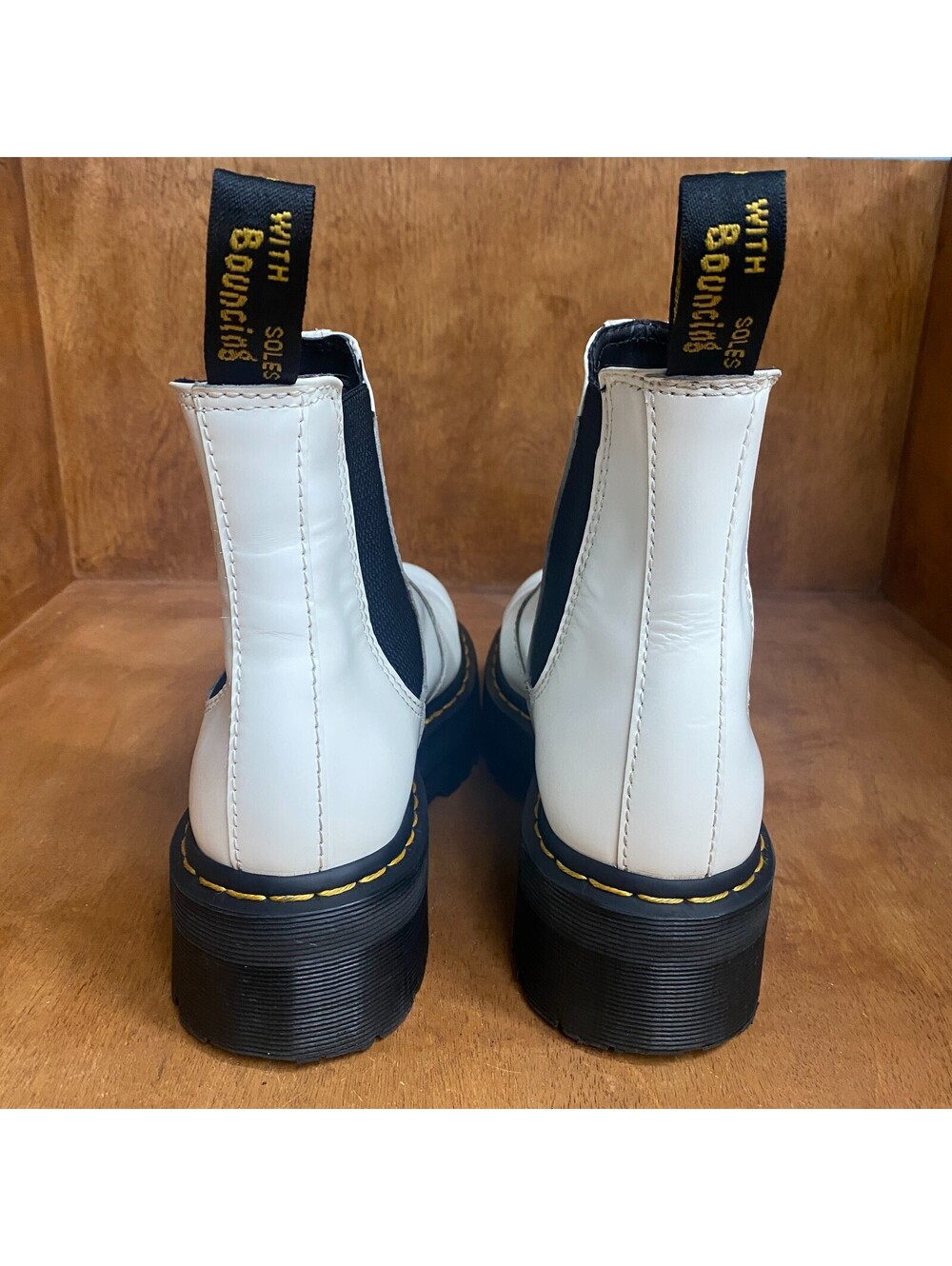 Dr Martins 2976 Quad Platform Chelsea Boots Smooth White Leather Women 8 AirWair - Picture 3 of 15